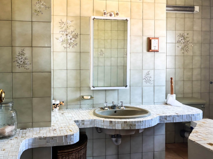 8 Bedroom Property for Sale in Herolds Bay Western Cape